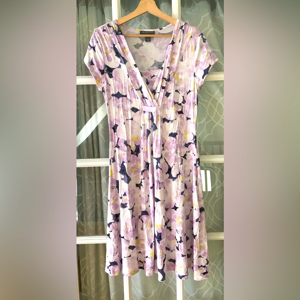 A Pea In The Pod size M women’s dress, pregnancy and nursing in great condition